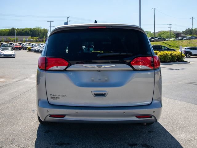 Used 2018 Chrysler Pacifica L FWD image 11