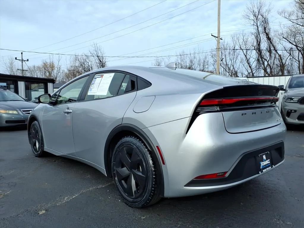 Used 2024 Toyota Prius LE image 5