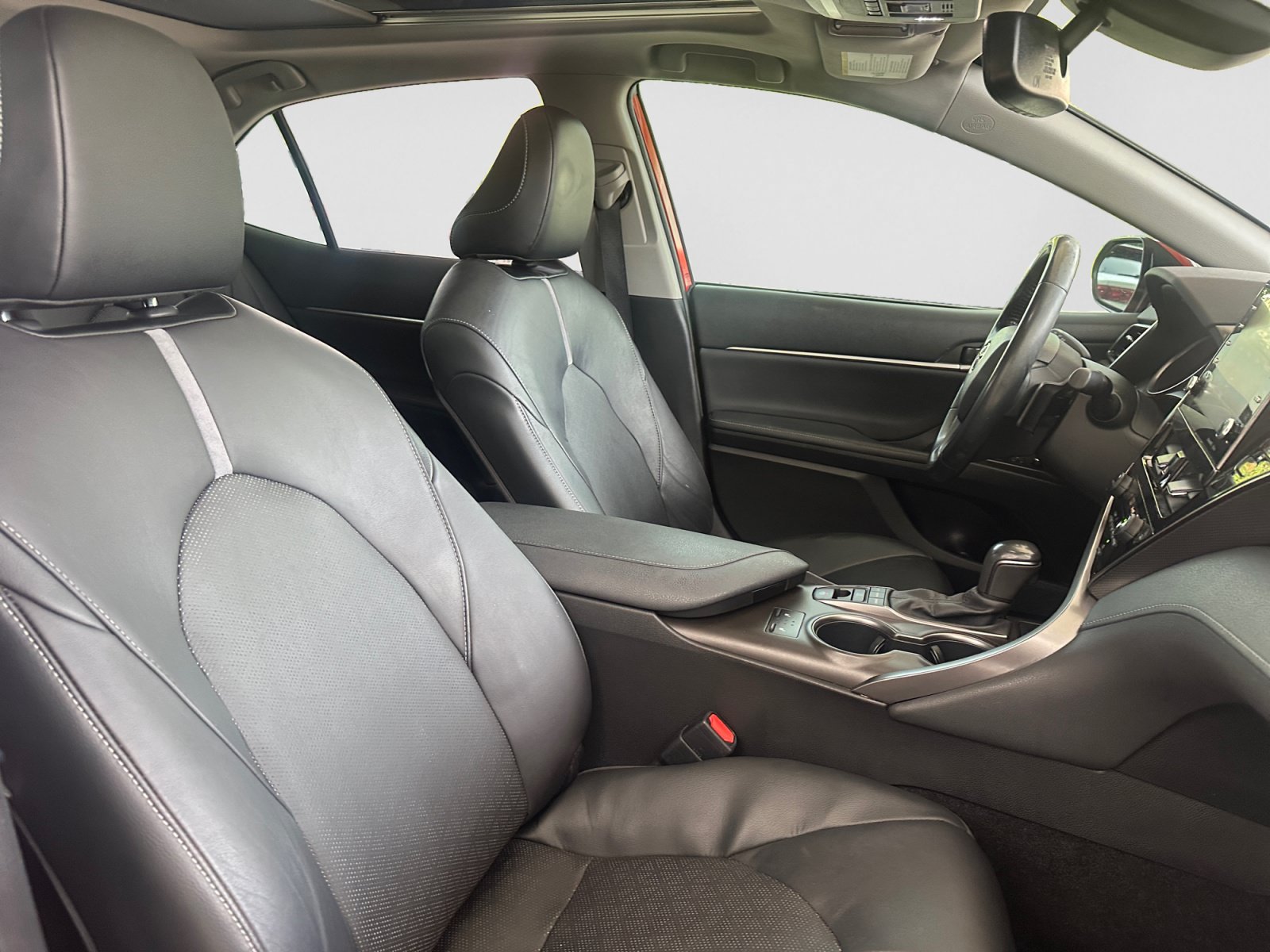 Used 2021 Toyota Camry XSE FWD image 16