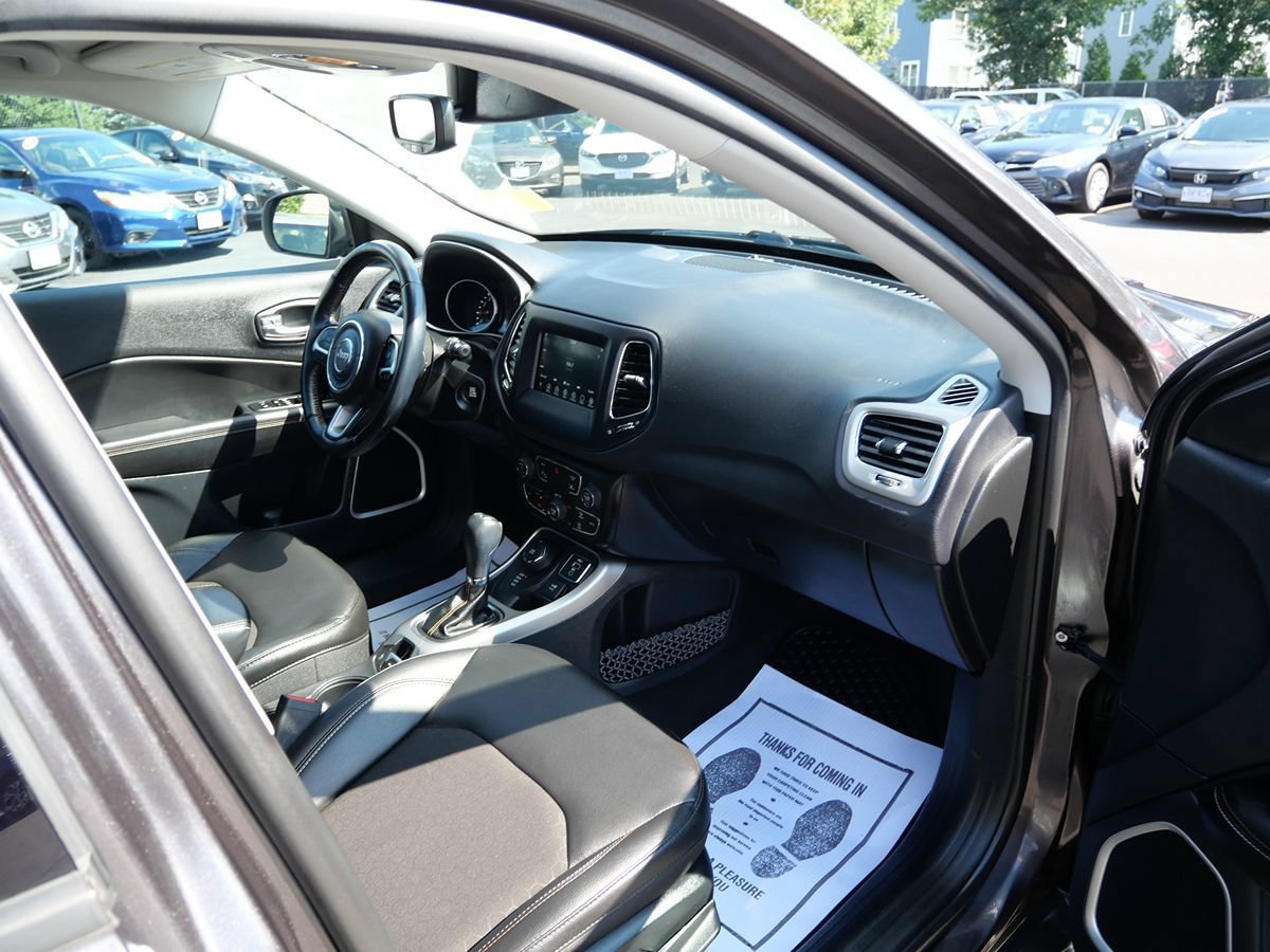 Used 2021 Jeep Compass Latitude w/ Driver Assistance Group AWD/4WD image 17