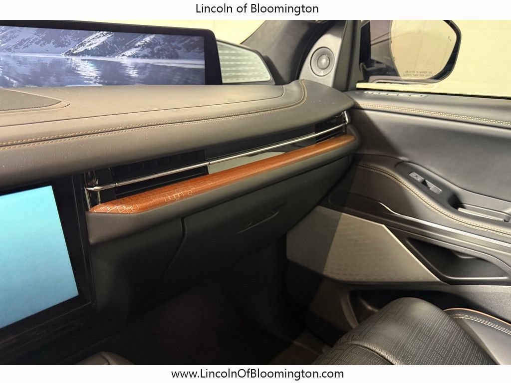 Used 2025 Lincoln Navigator Black Label AWD/4WD image 55