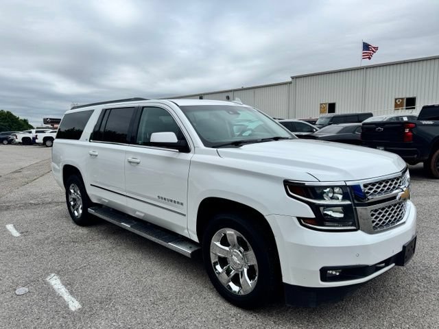 Used 2018 Chevrolet Suburban LT w/ LT Signature Package RWD image 2