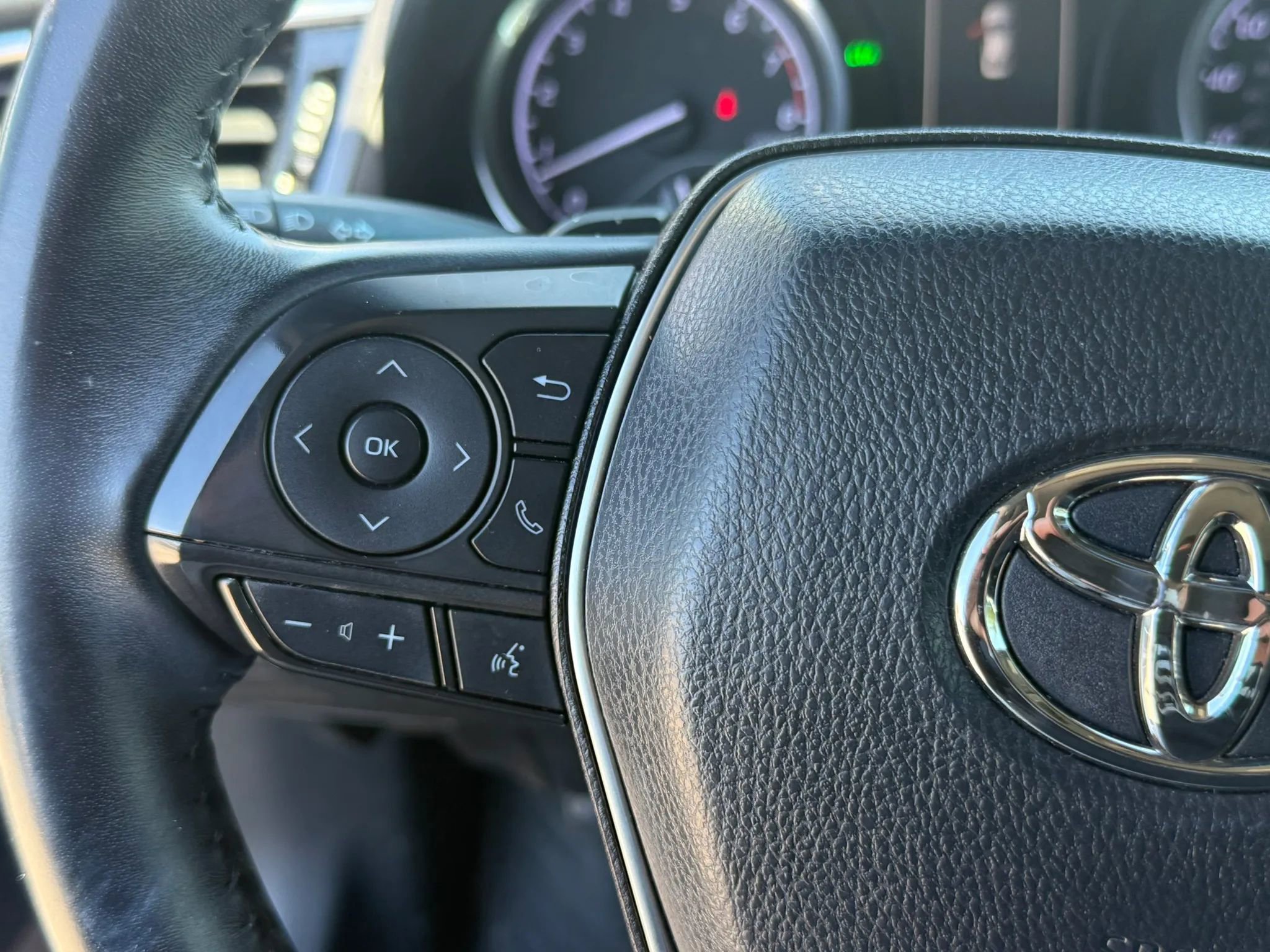 Used 2018 Toyota Camry SE w/ Convenience Package FWD image 24