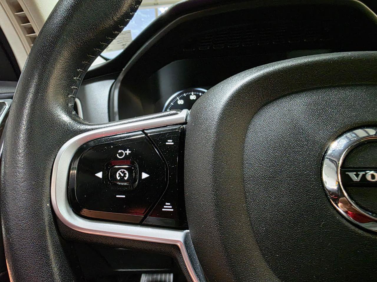 Used 2018 Volvo XC90 T6 Momentum w/ Convenience Package AWD/4WD image 30