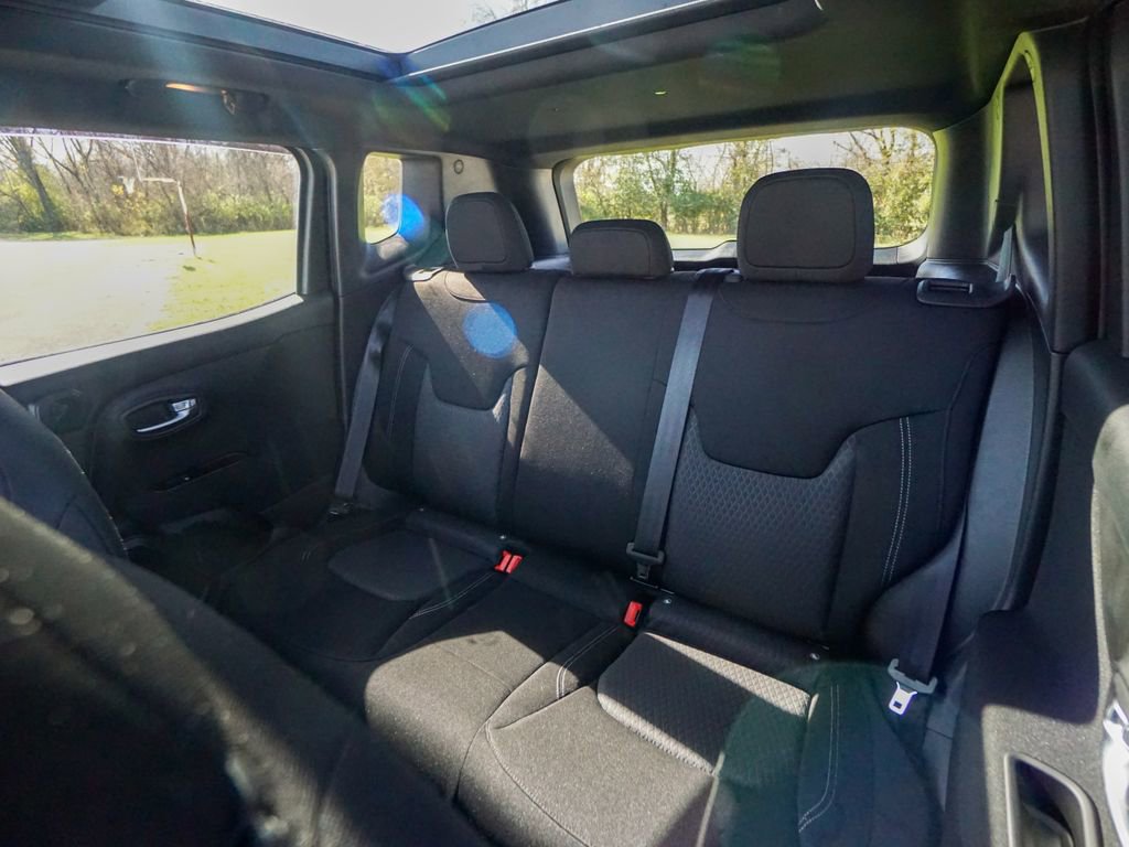 Used 2021 Jeep Renegade Latitude w/ Sun & Sound Group image 30