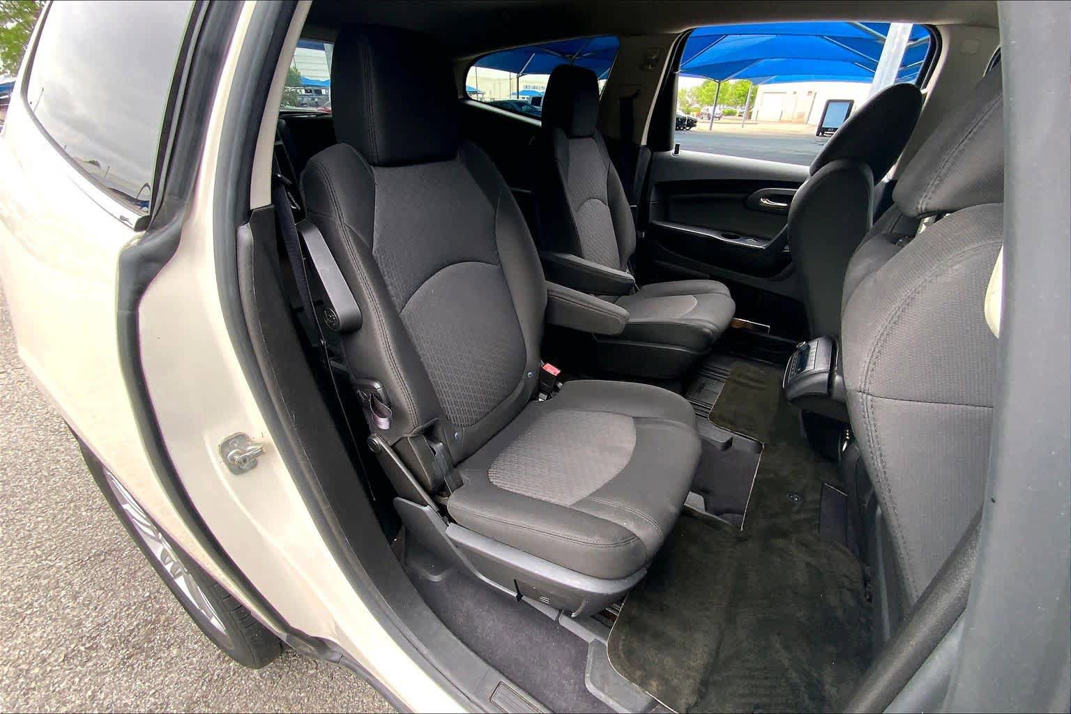 Used 2011 Chevrolet Traverse LT w/ White Premiere Package FWD image 19