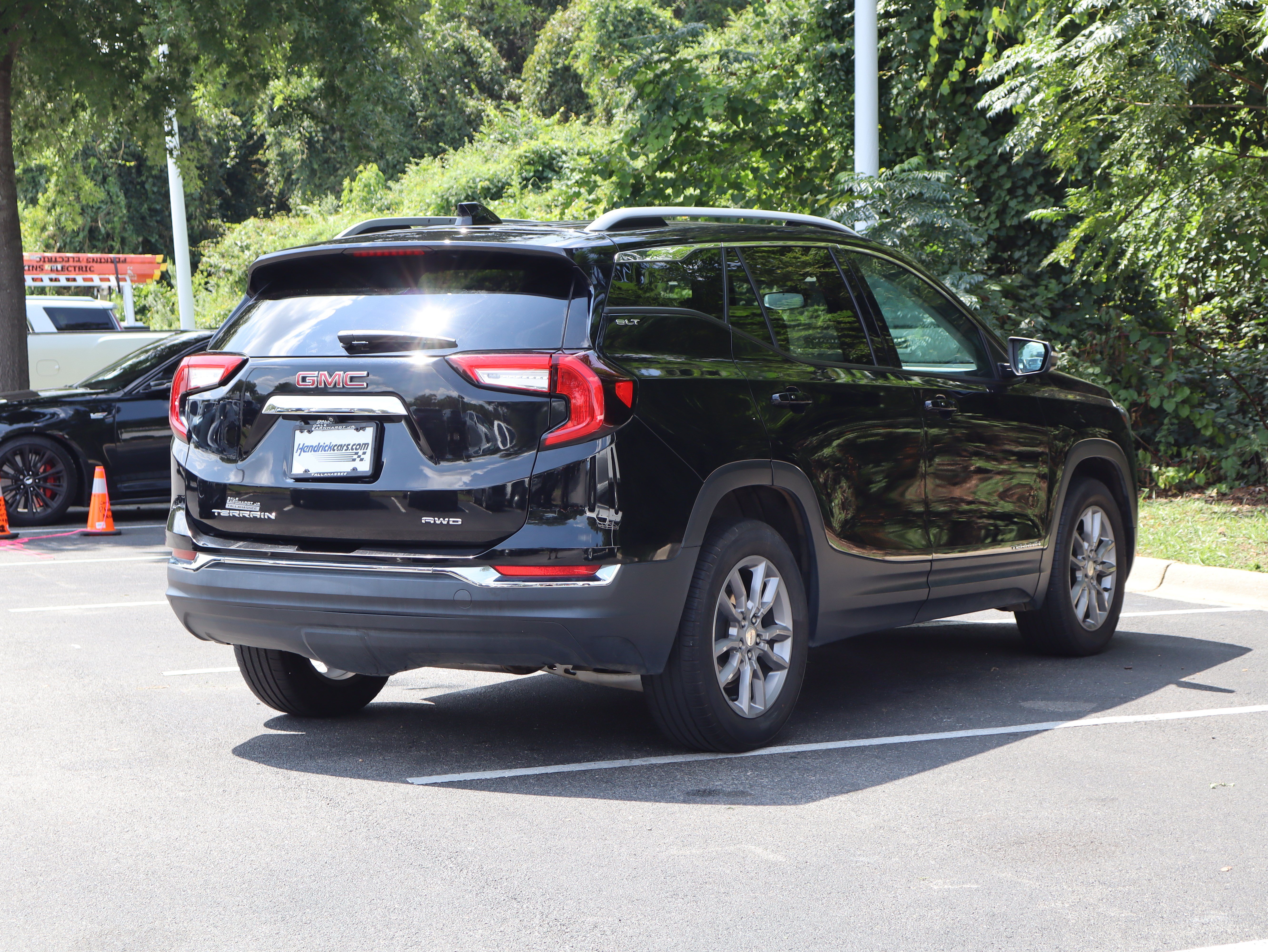 Used 2024 GMC Terrain SLT AWD/4WD image 10