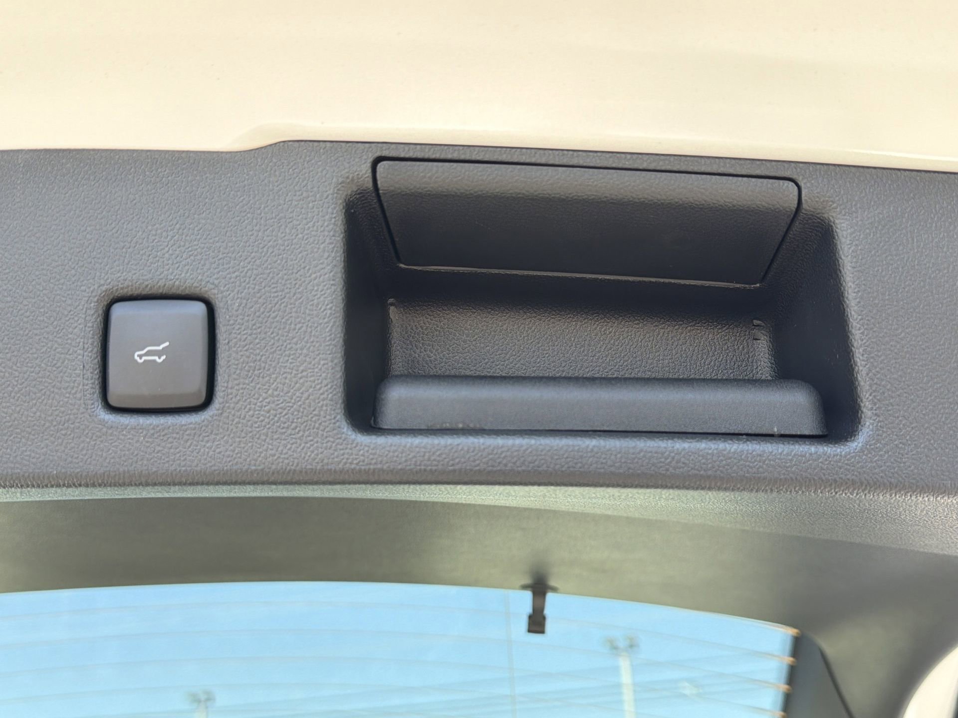 Certified 2025 Ford Escape SE w/ PHEV Premium Package image 23