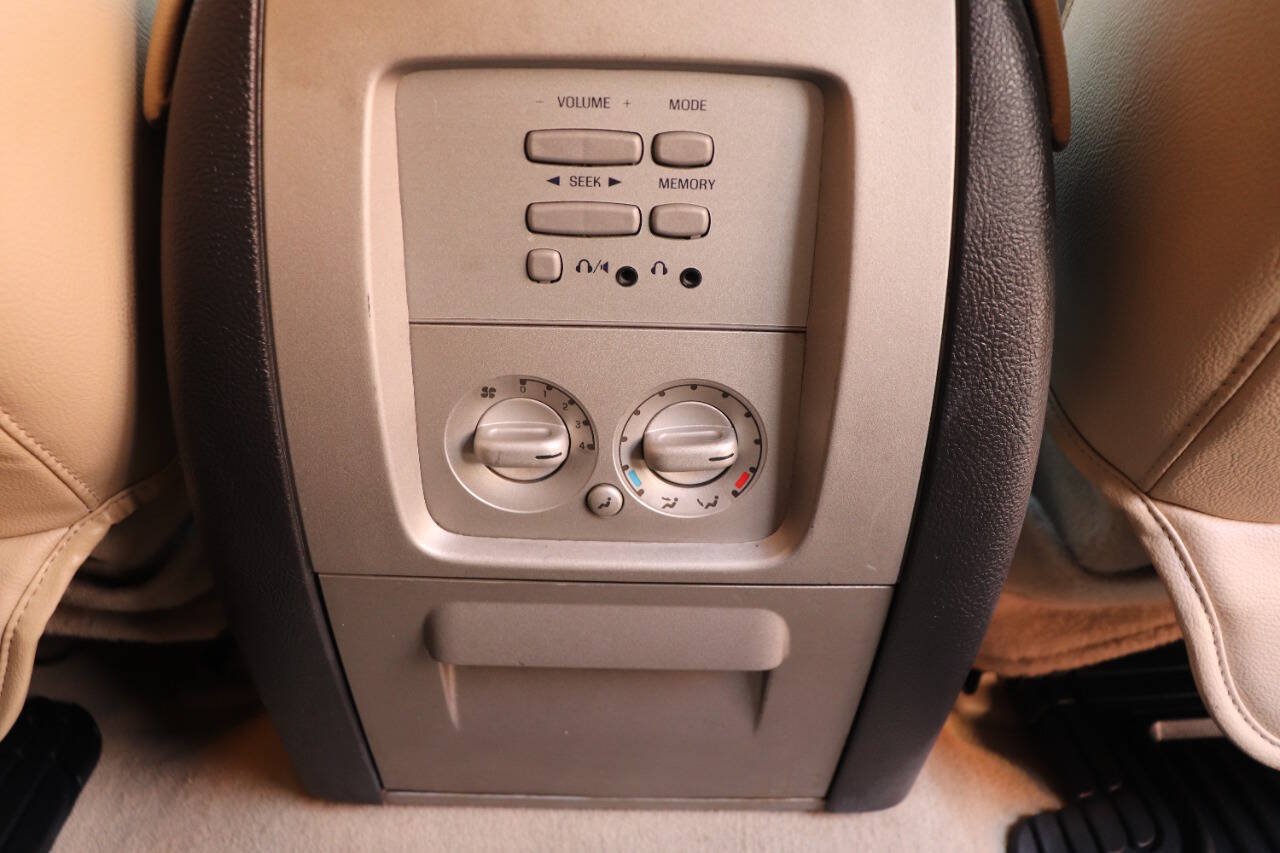 Used 2006 Lincoln Navigator Luxury RWD image 37
