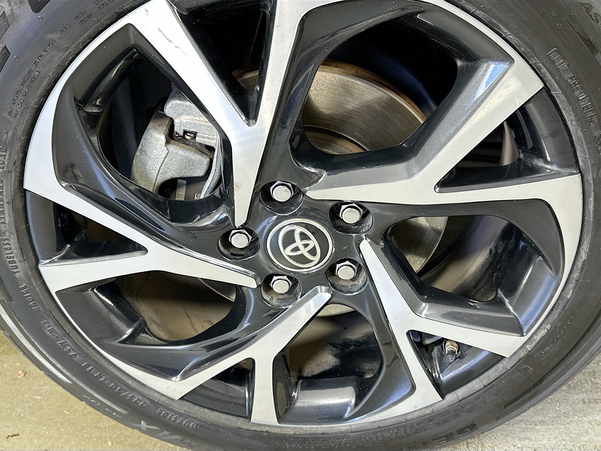 Used 2022 Toyota C-HR XLE FWD image 28
