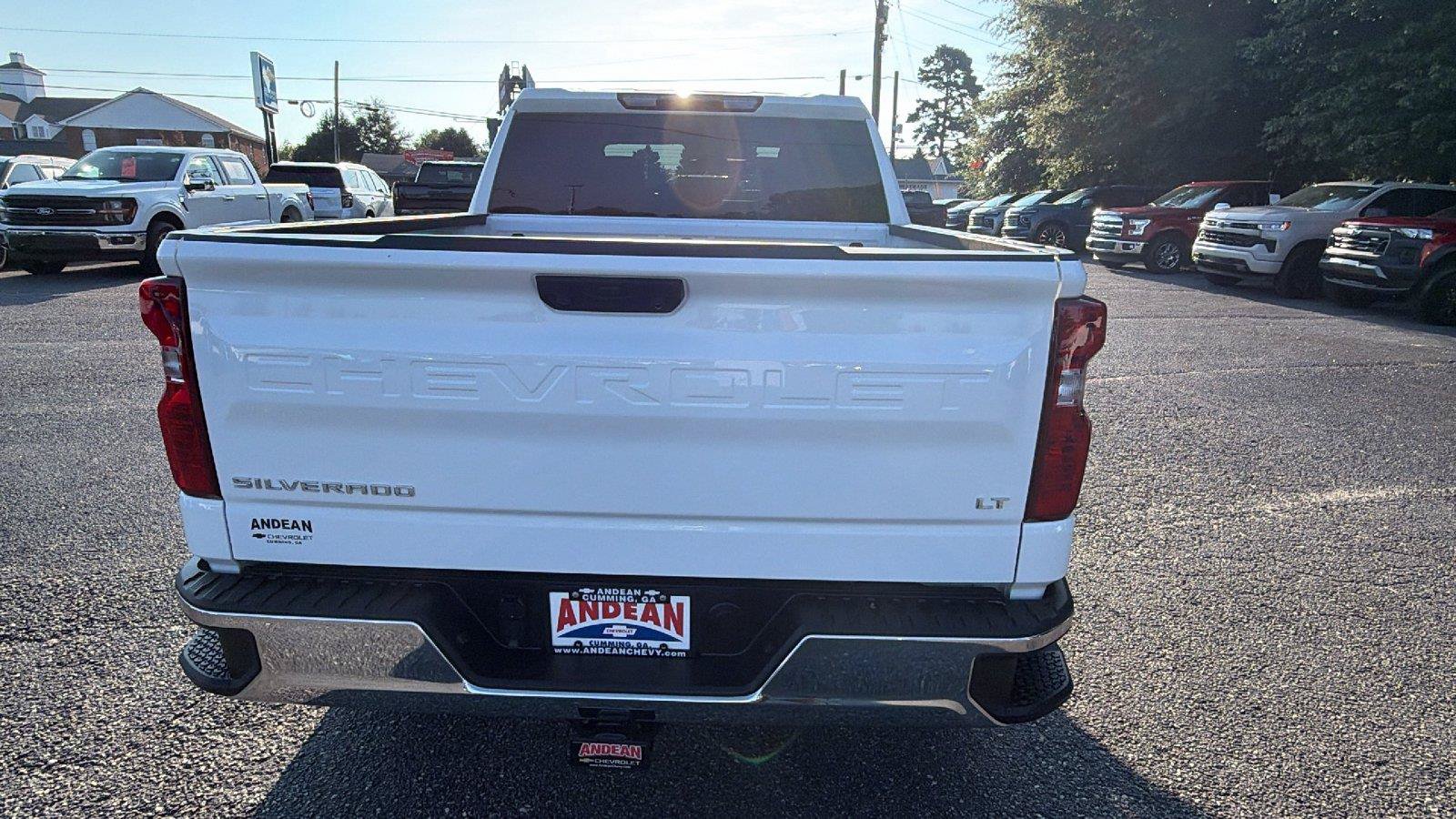 Used 2023 Chevrolet Silverado 1500 LT AWD/4WD image 6