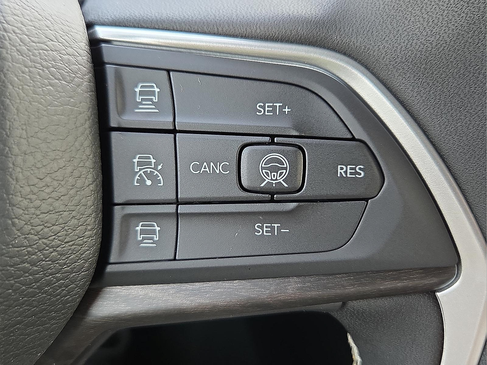 Used 2026 Jeep Grand Cherokee Limited w/ Luxury Tech Group II AWD/4WD image 19