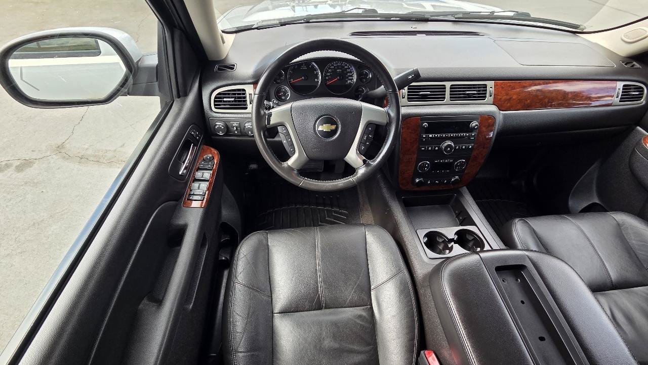 Used 2012 Chevrolet Suburban LT w/ Luxury Package AWD/4WD image 19