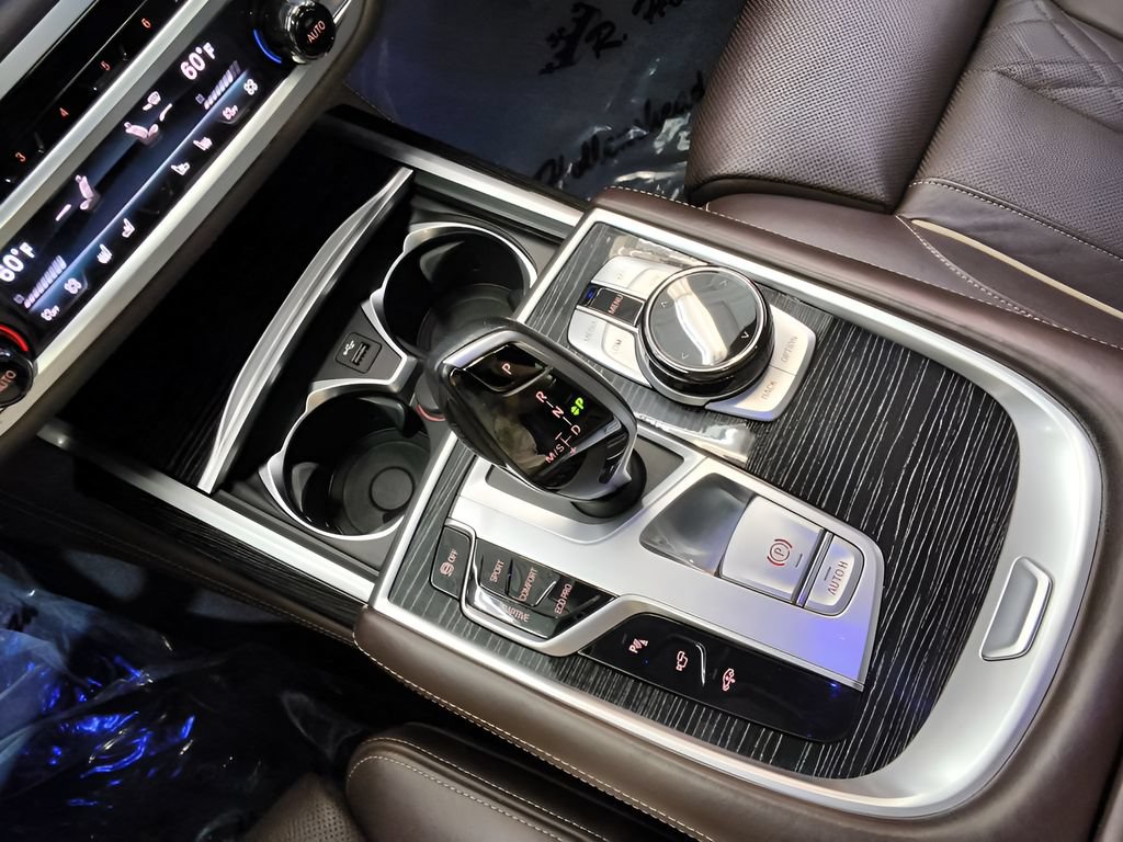 Used 2021 BMW 750i xDrive w/ Executive Package AWD/4WD image 22