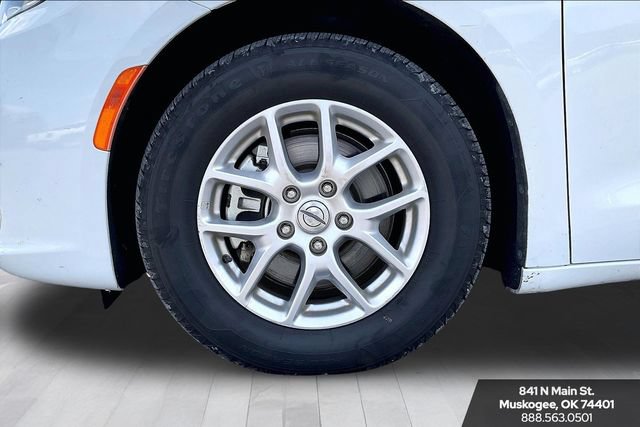 Used 2023 Chrysler Pacifica Touring-L FWD image 31