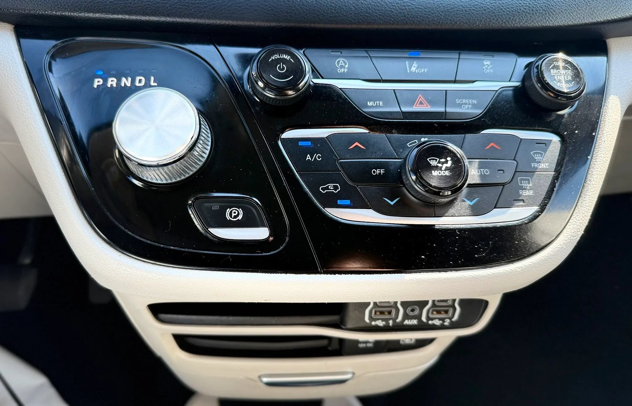 Used 2022 Chrysler Pacifica Touring-L FWD image 17