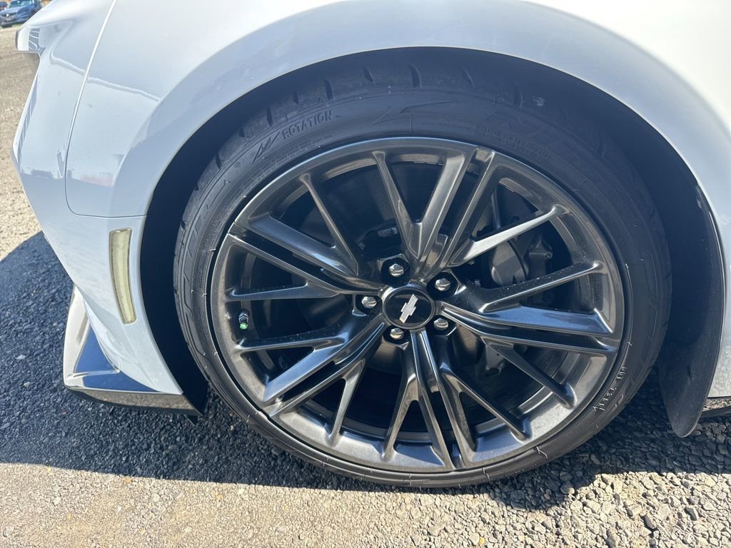 Used 2018 Chevrolet Camaro ZL1 image 19