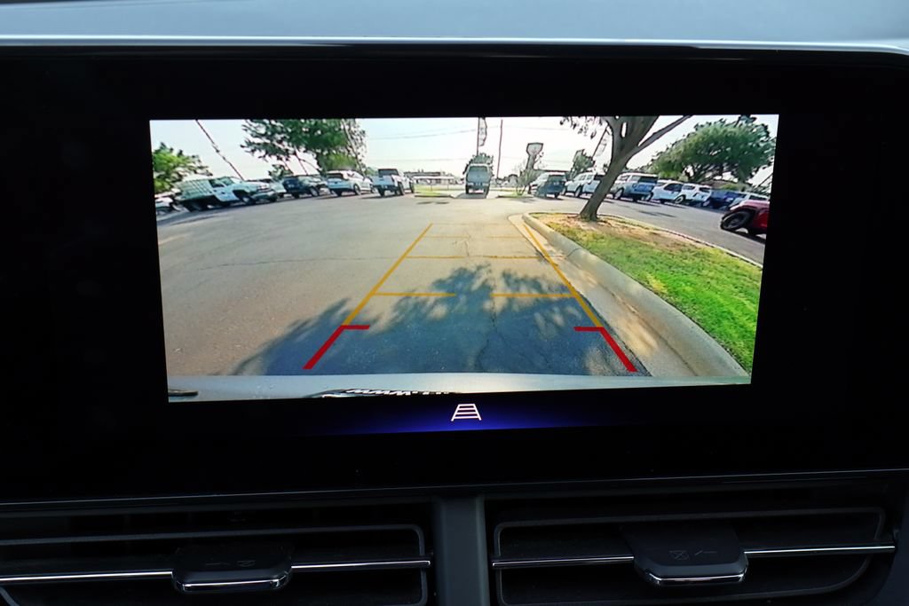 Used 2025 Chevrolet Trax LT w/ LT Convenience Package FWD image 7