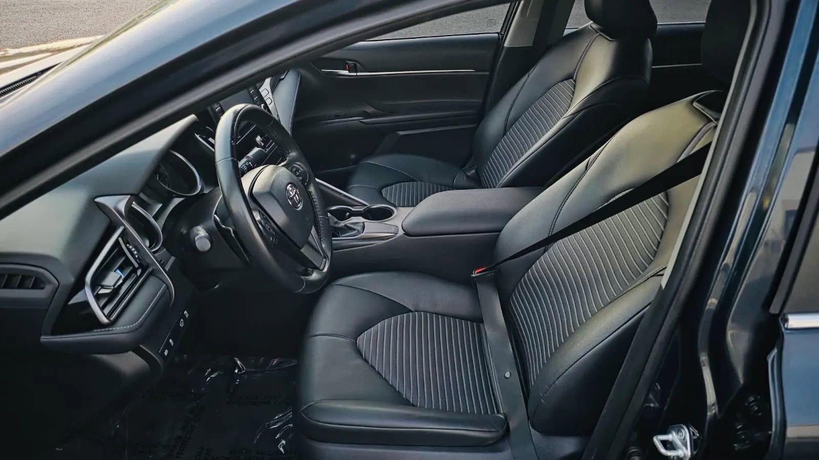 Used 2021 Toyota Camry SE image 9