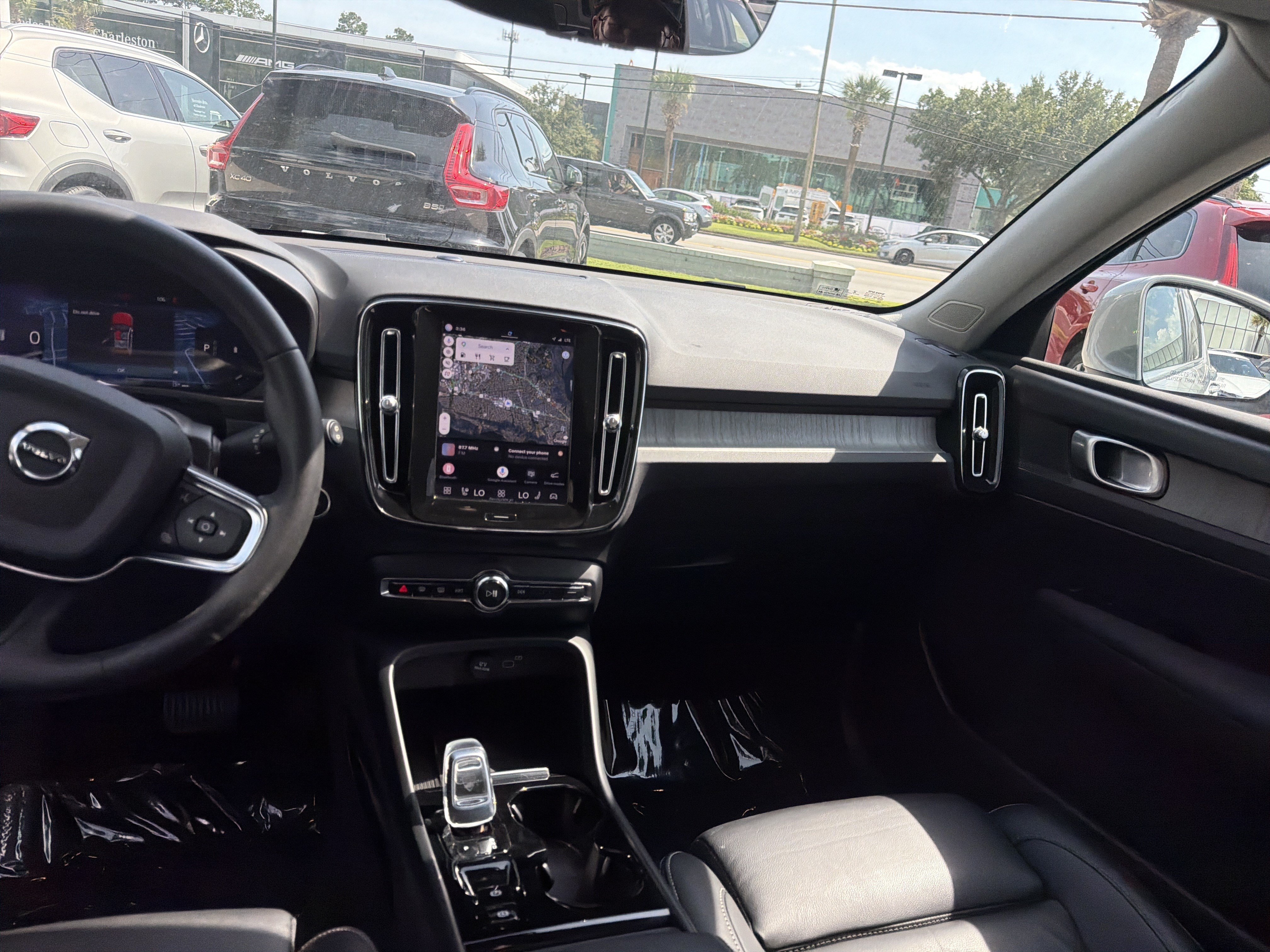 Certified 2023 Volvo XC40 B4 Plus w/ Driver Assist Package FWD image 32