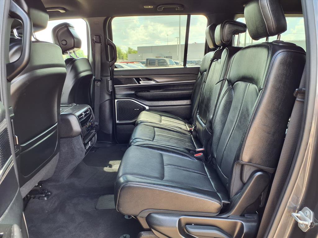 Used 2024 Jeep Wagoneer L Series III w/ Flexible Seating Group image 17