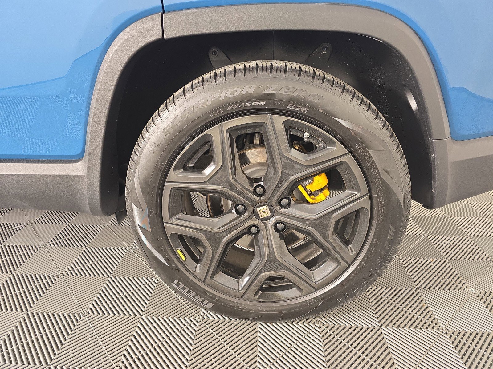 Used 2022 Rivian R1S Launch Edition image 10