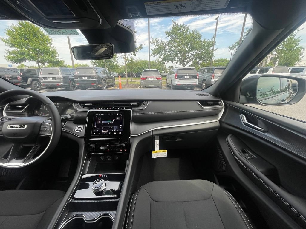 New 2026 Jeep Grand Cherokee Laredo X AWD/4WD image 13