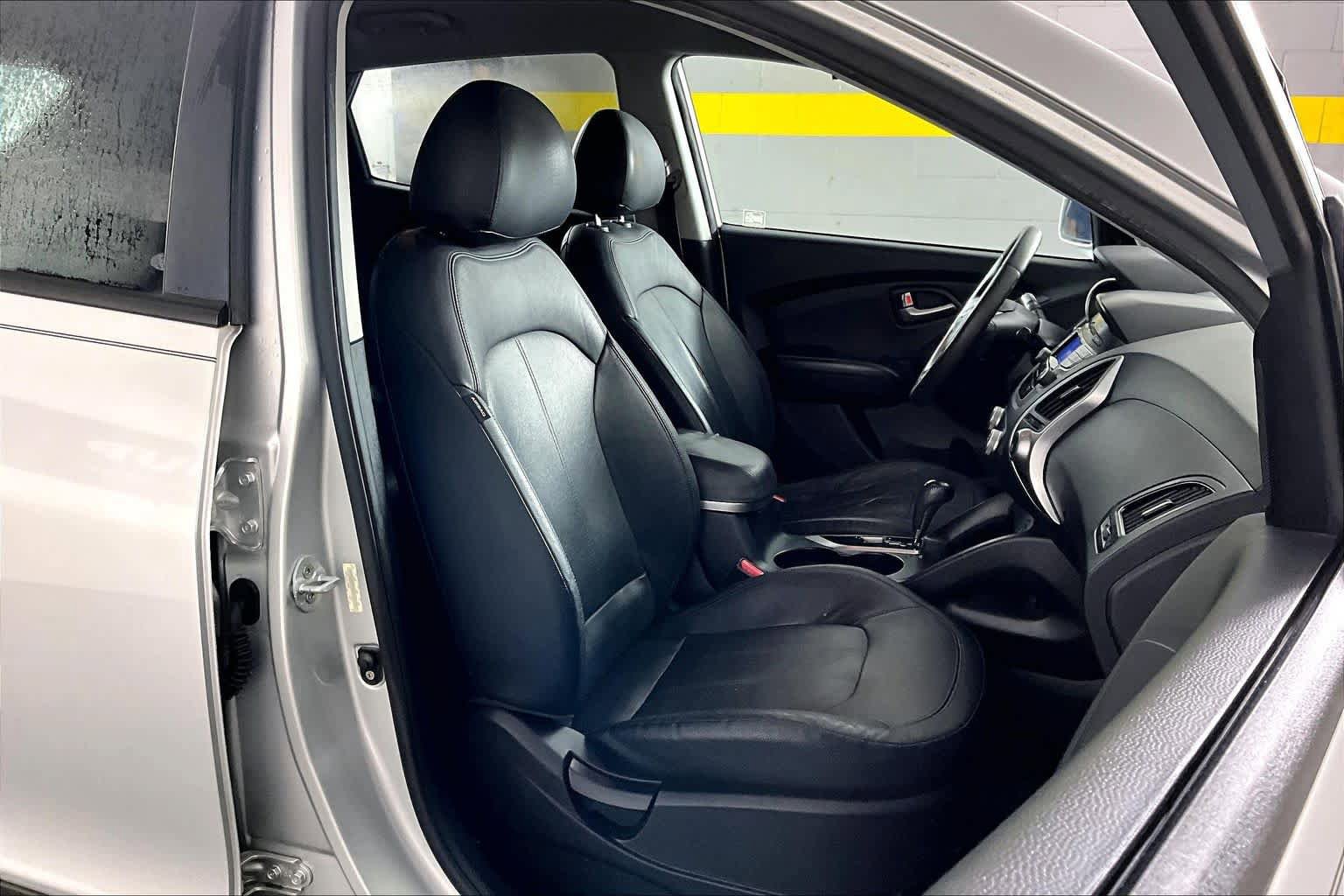 Used 2012 Hyundai Tucson Limited FWD image 8