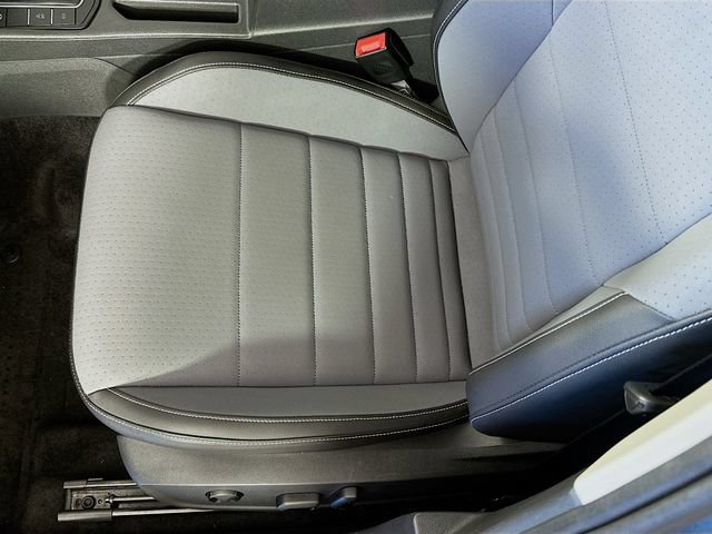 Used 2025 Volkswagen Jetta SE FWD image 26