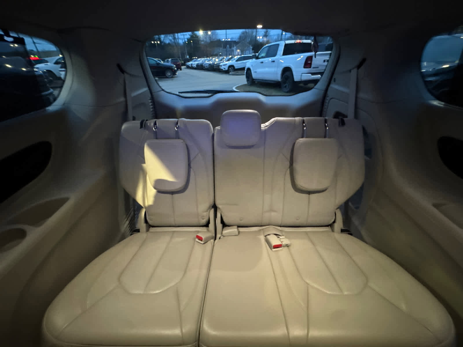 Used 2019 Chrysler Pacifica Touring-L image 36