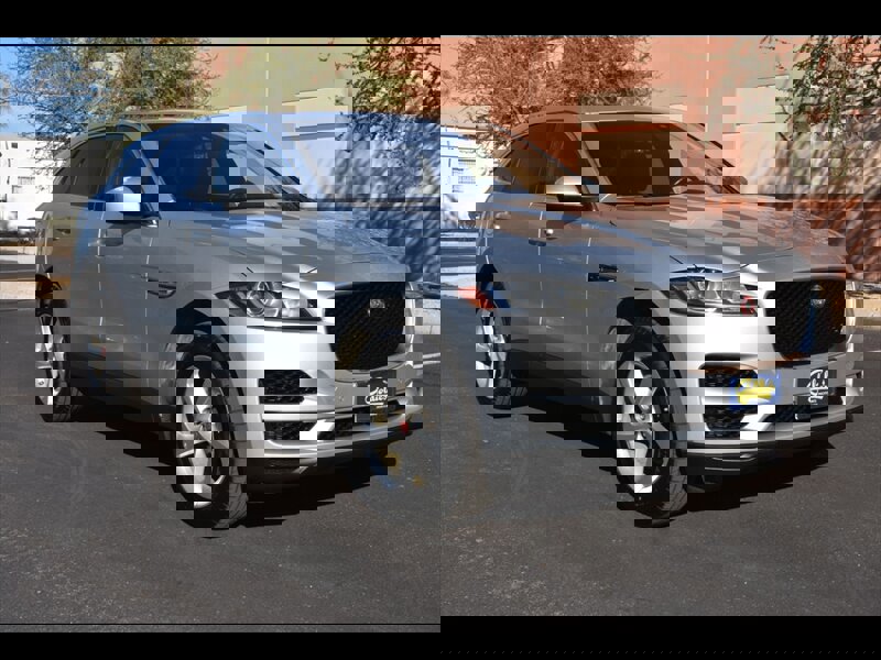 Used 2019 Jaguar F-PACE Premium image 2