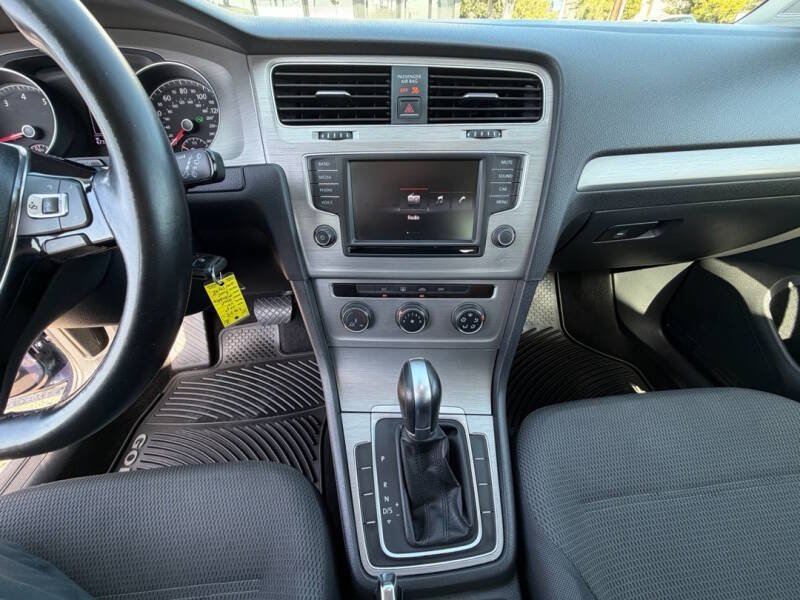 Used 2016 Volkswagen Golf SE FWD image 15