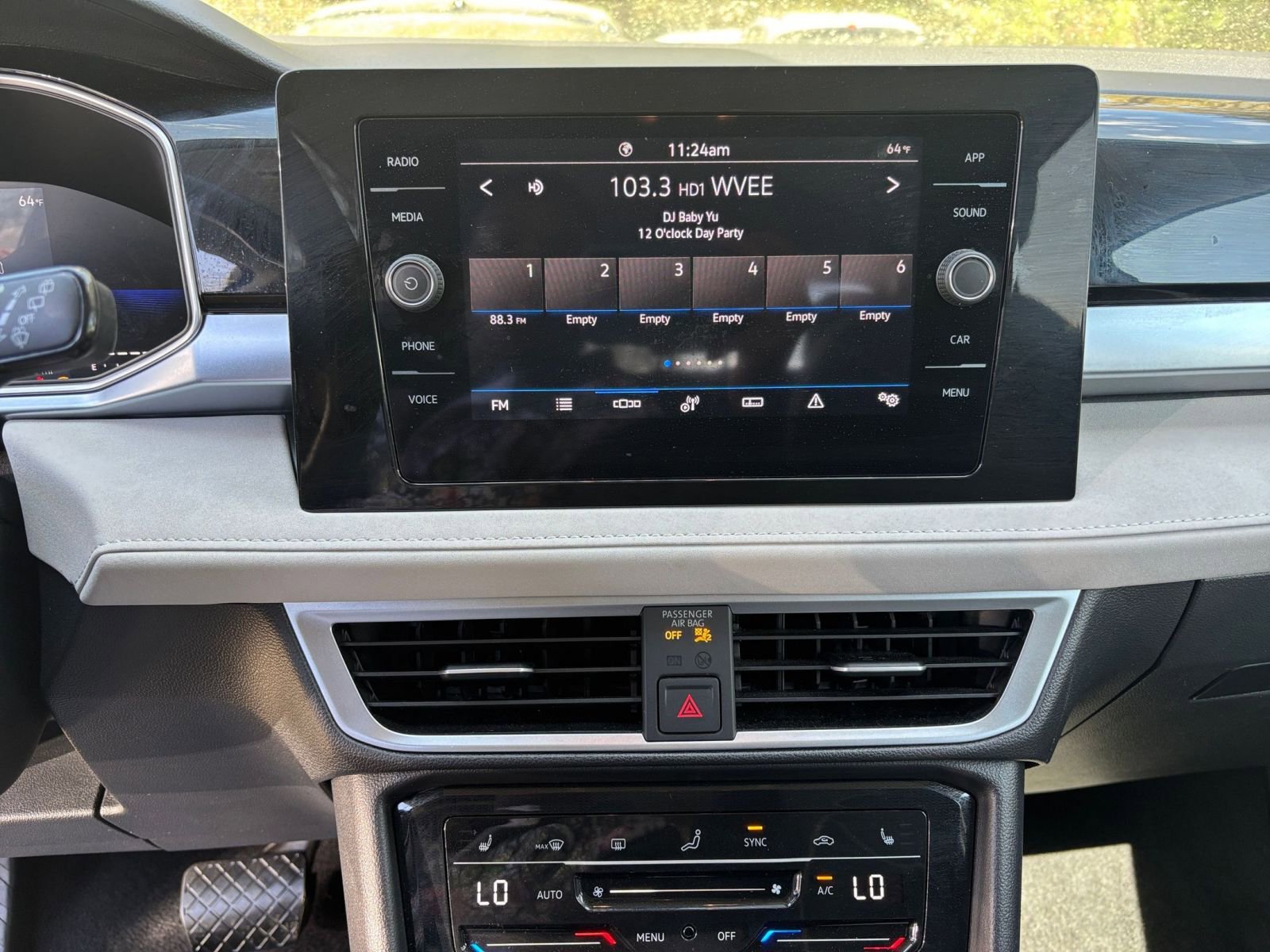 Used 2025 Volkswagen Taos SE image 20