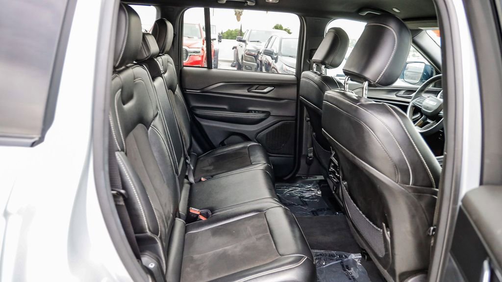 Used 2024 Jeep Grand Cherokee Altitude image 19