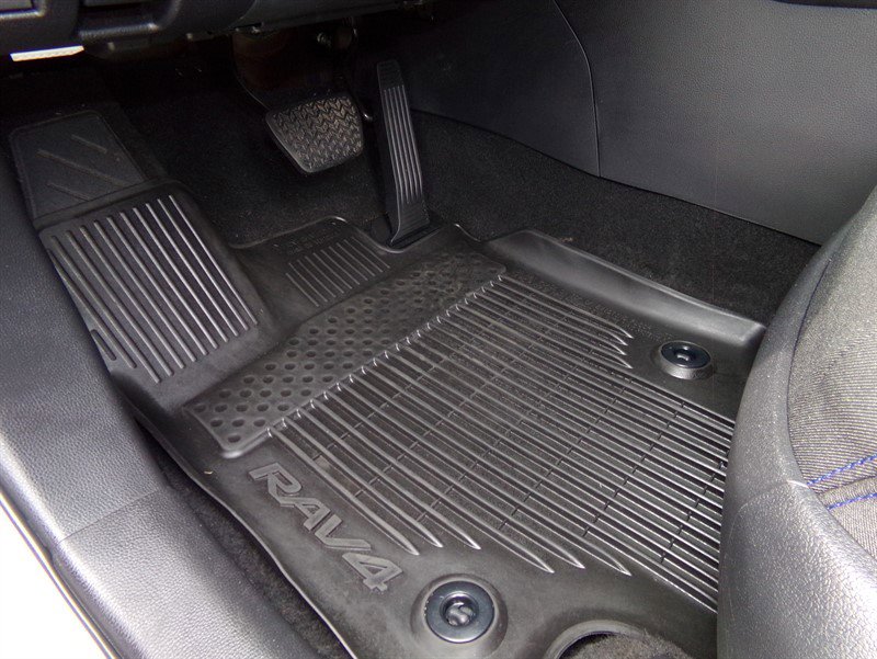 Used 2022 Toyota RAV4 SE image 17