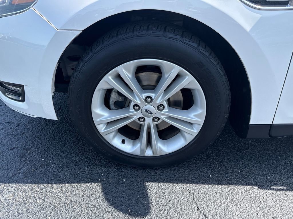 Used 2017 Ford Taurus SEL FWD image 29