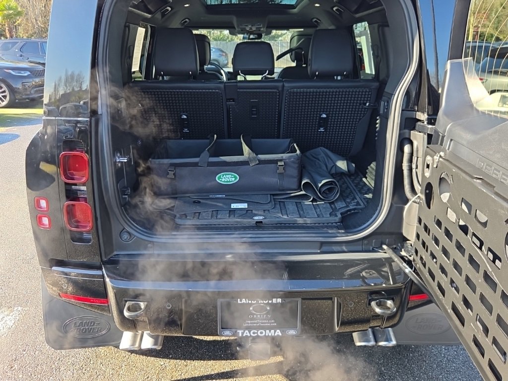 Used 2025 Land Rover Defender 110 X-Dynamic SE image 16