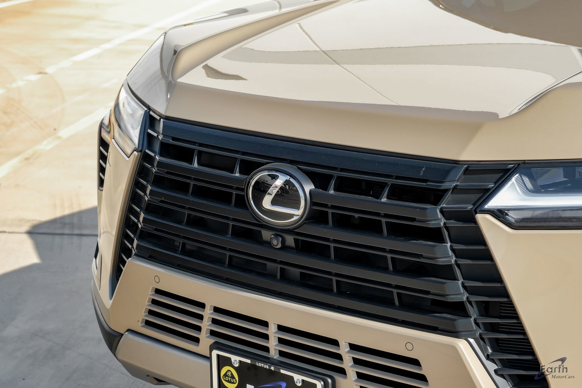 Used 2025 Lexus GX 550 w/ Accessory Package (CT) image 32