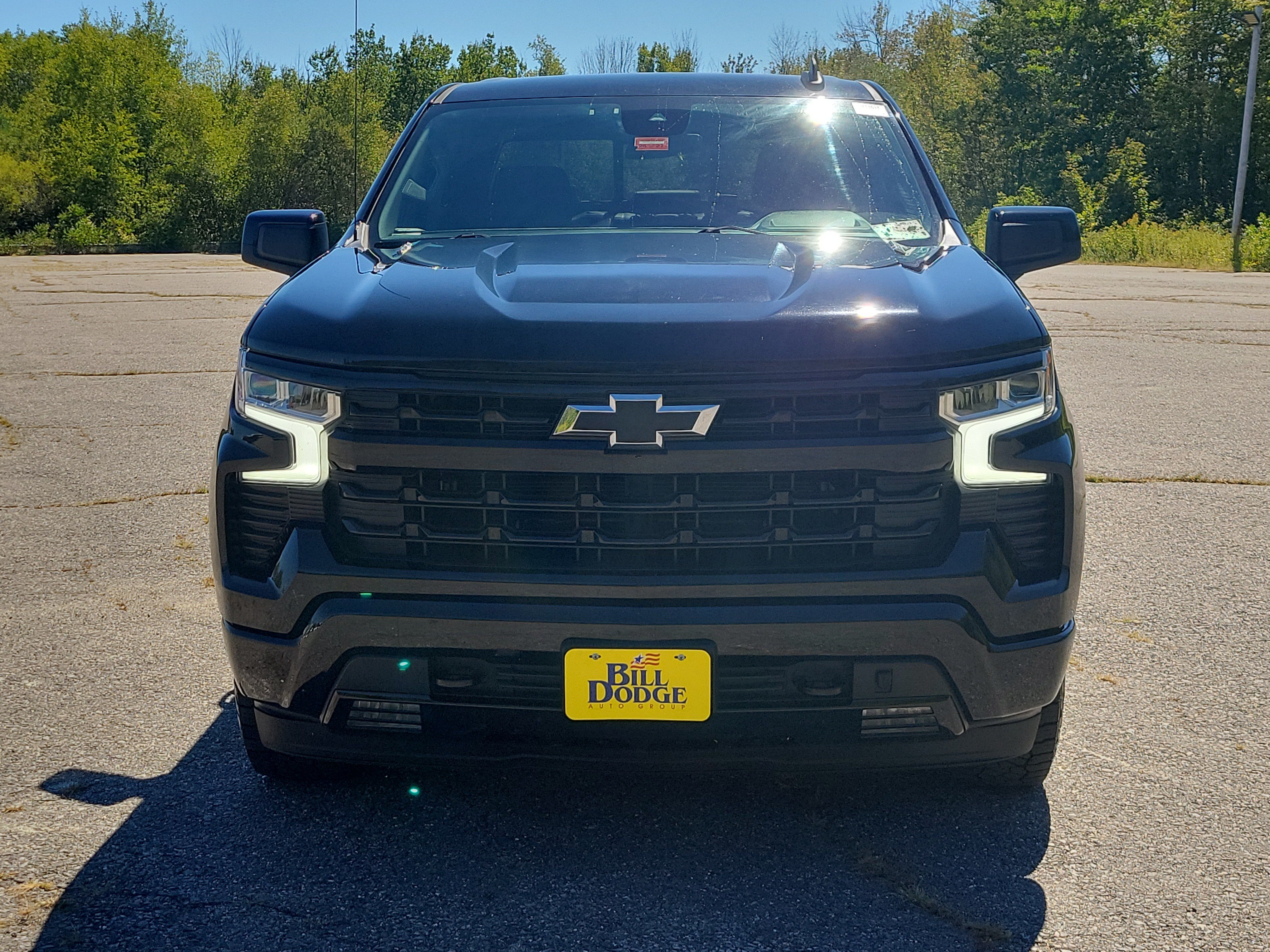Used 2022 Chevrolet Silverado 1500 RST w/ Convenience Package II AWD/4WD image 2