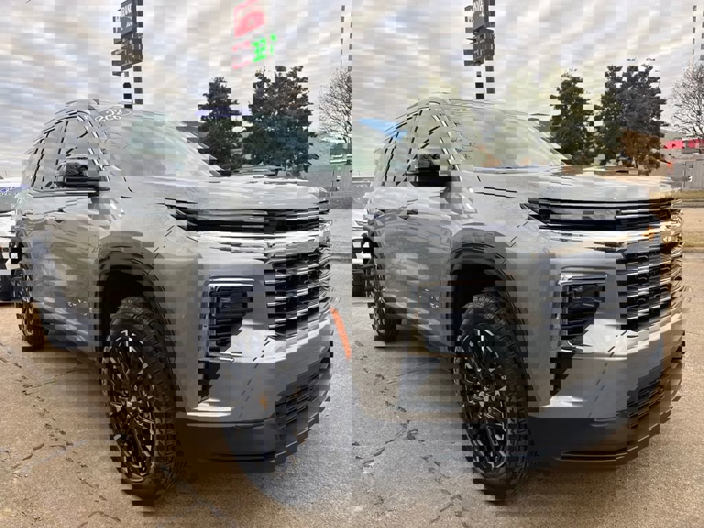 New 2026 Chevrolet Traverse LT w/ Sun and Wheel Package image 5