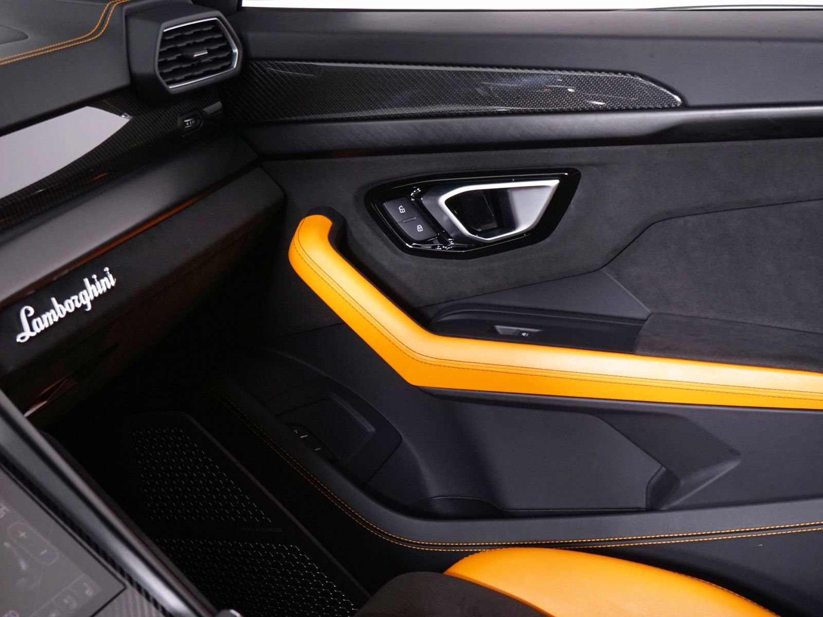 Used 2022 Lamborghini Urus image 24