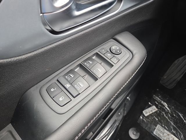 New 2026 Chrysler Pacifica Limited w/ Trailer Tow Group image 32