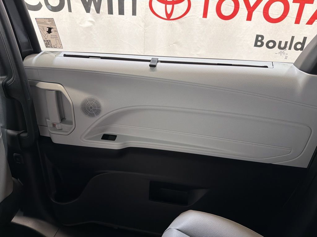 Used 2026 Toyota Sienna XLE image 13