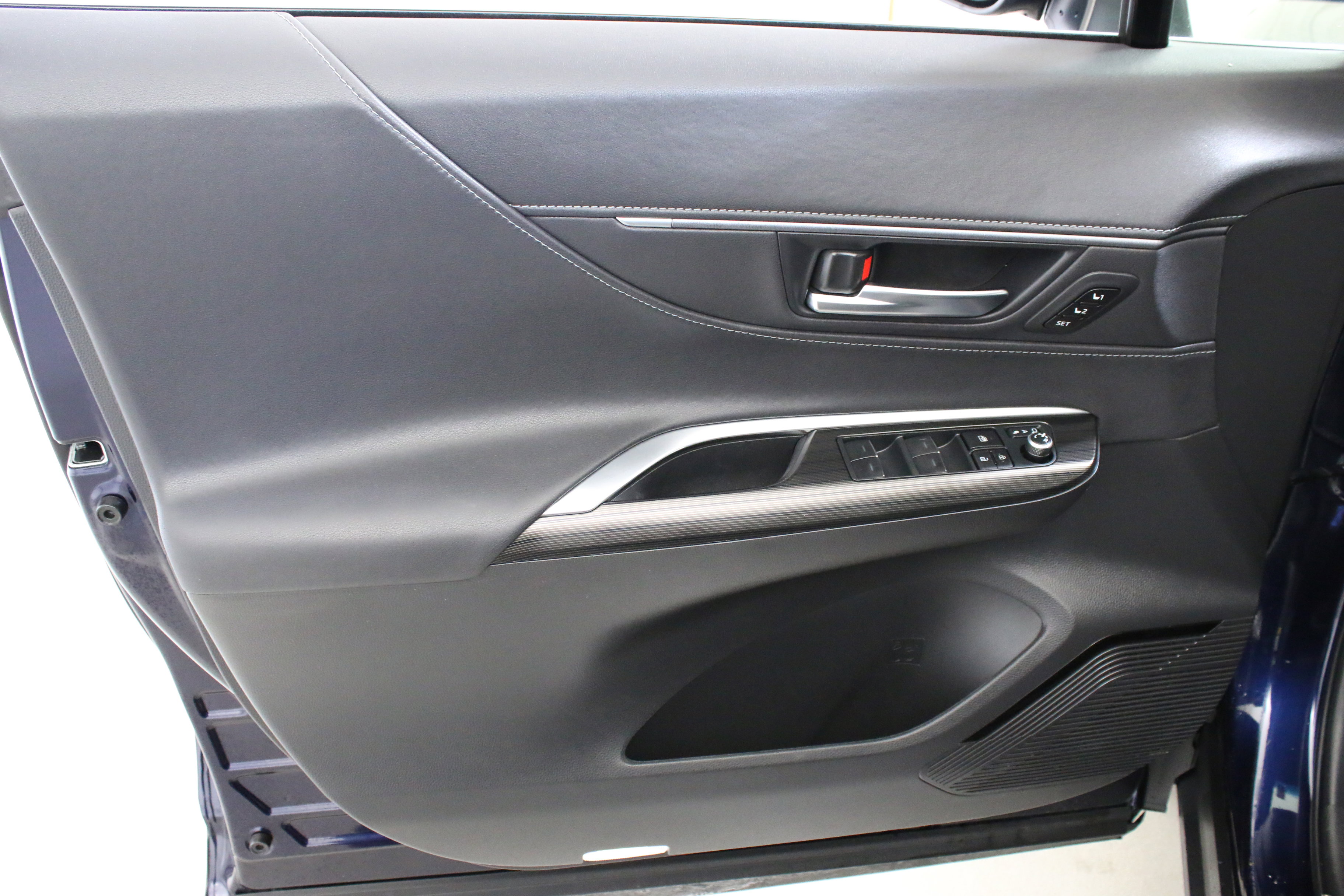 Used 2024 Toyota Venza Limited image 20