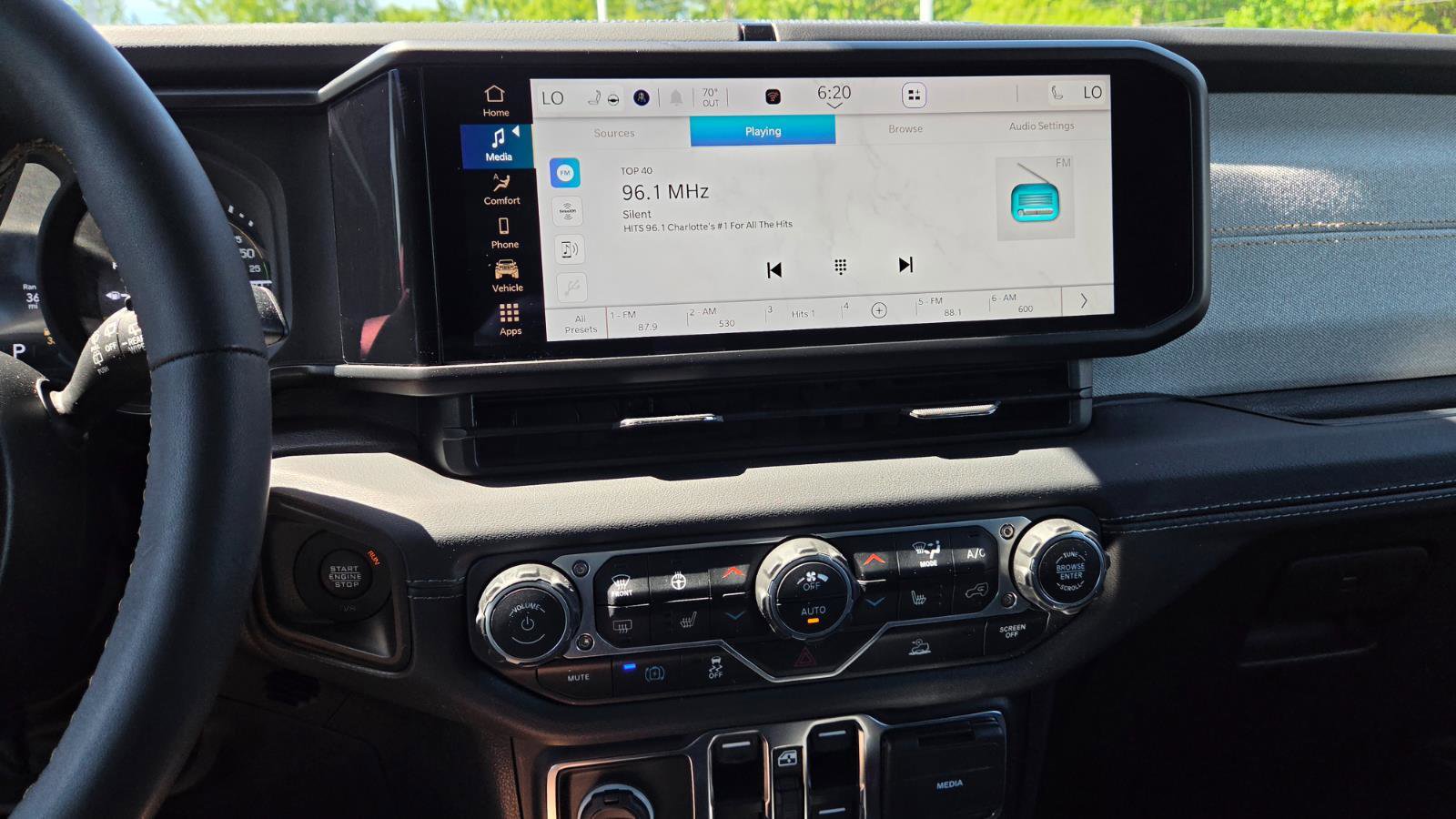 Used 2024 Jeep Wrangler Sahara image 34