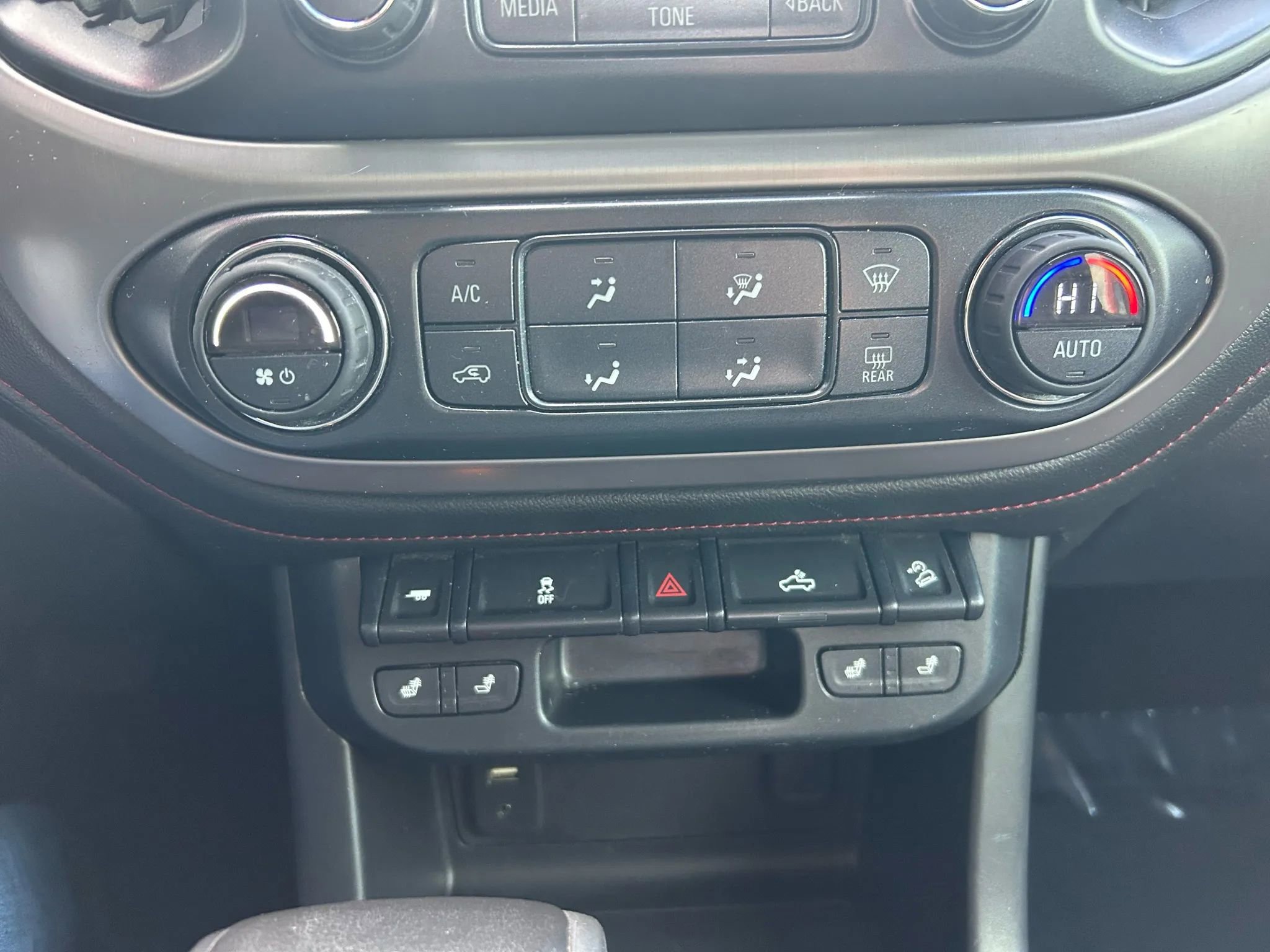 Used 2016 GMC Canyon SLE w/ All Terrain Adventure Package AWD/4WD image 9