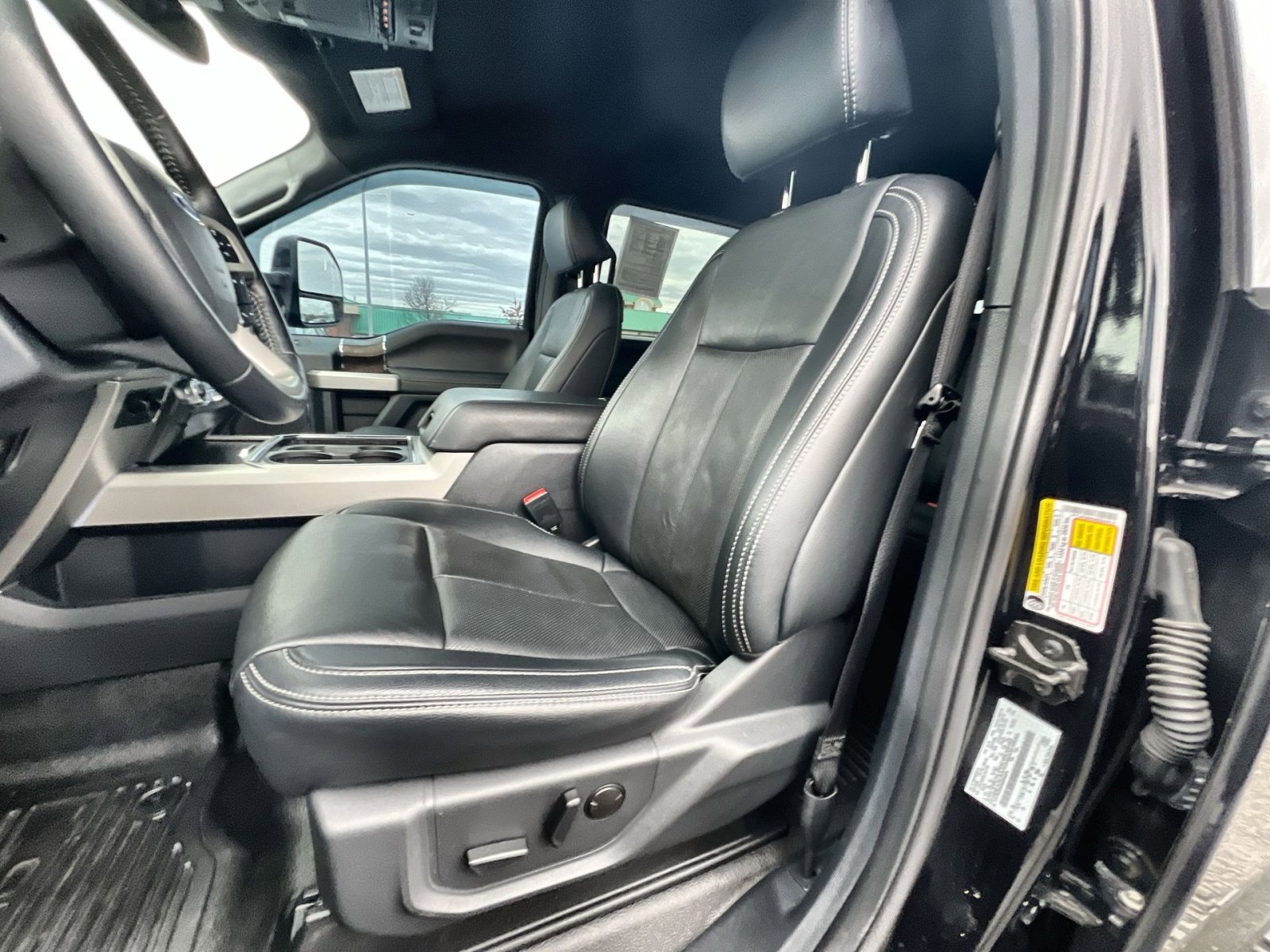 Used 2022 Ford F250 Lariat w/ Lariat Ultimate Package image 13