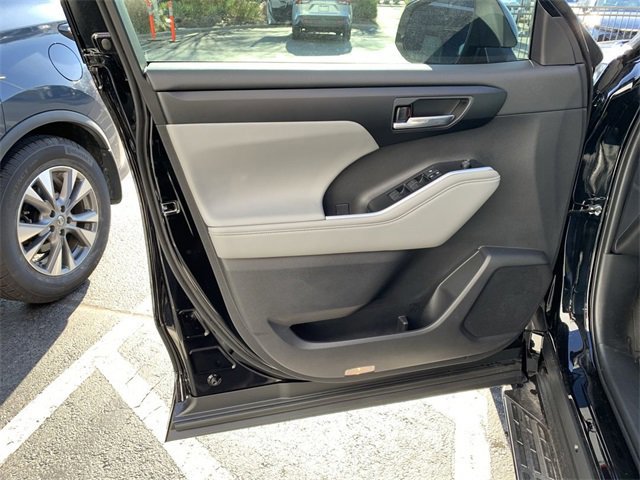 New 2026 Toyota Highlander XLE image 17