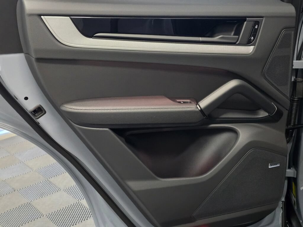 New 2026 Porsche Cayenne S AWD/4WD image 22