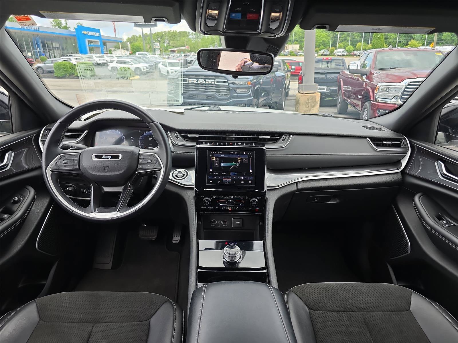 Used 2022 Jeep Grand Cherokee L Laredo AWD/4WD image 17